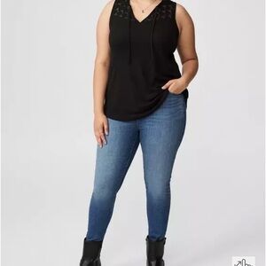 Black V-Neck Lace Yoke Swing Torrid Tank